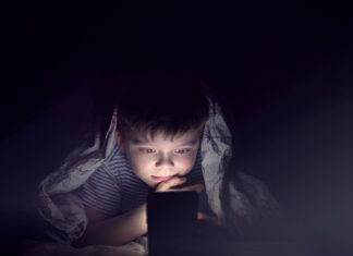 Los daños de crecer alrededor de una pantalla