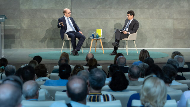 Pasado, presente e ¿incierto futuro? en el reinado del dólar en el mundo