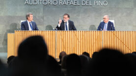 Diálogo entre Mariano Rajoy, Benigno Pendás y Alberto Núñez Feijóo
