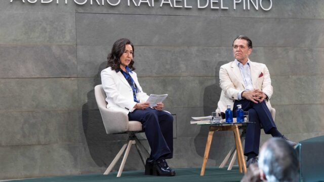 Dialogue between Juan Miguel Zunzunegui and Beatriz Paredes