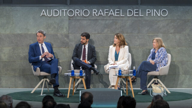 Diálogo entre Elisa de la Nuez, Juan Mora Sanguinetti, Natalia Velilla y Vicente J. Montes Gan