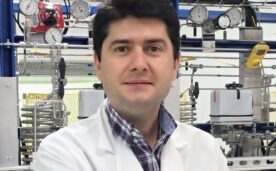El País: “It is a mistake to divide the world between business and research”.”