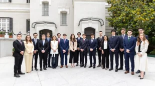 Becarios de excelencia Rafael del Pino 2025