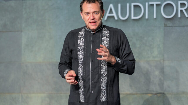 Diálogo entre Juan Miguel Zunzunegui y Beatriz Paredes