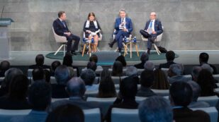 Dialogue between Rosario Silva de Lapuerta, Daniel Calleja and Javier Cremades