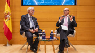 Dialogue between Maximino Caballero and Yago de la Cierva